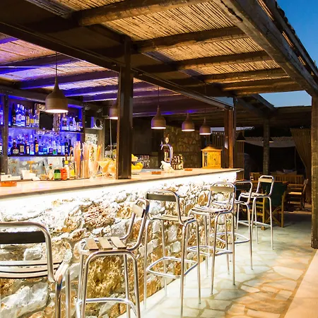 帕罗斯兰德酒店 4* Alikí